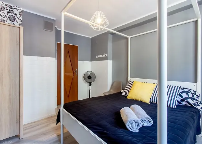 Clicktheflat Constitution Square Apart Rooms